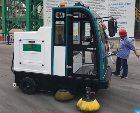 駕駛式掃地機(jī)DX2000山東德州某化工廠(chǎng)